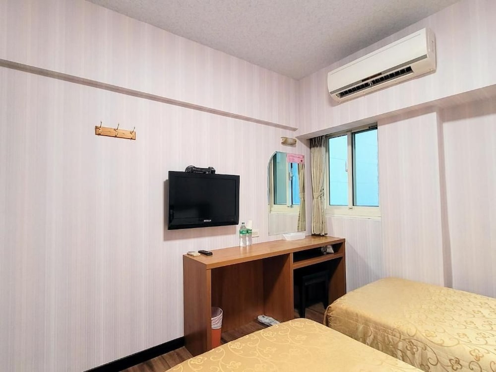 South Sea Hotel 42/49