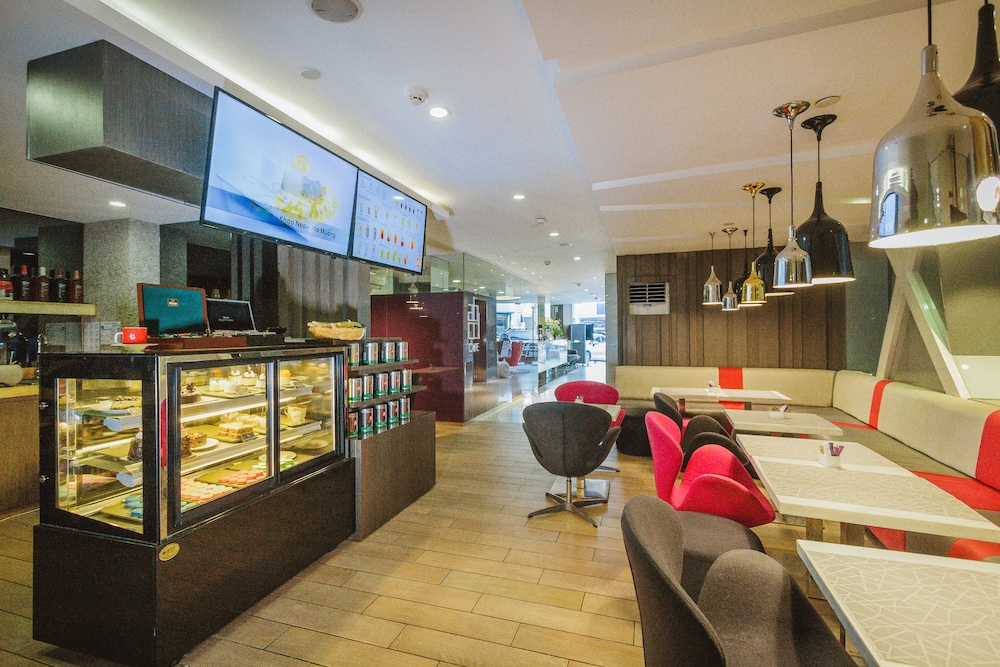 Hotel Xyz 34/49