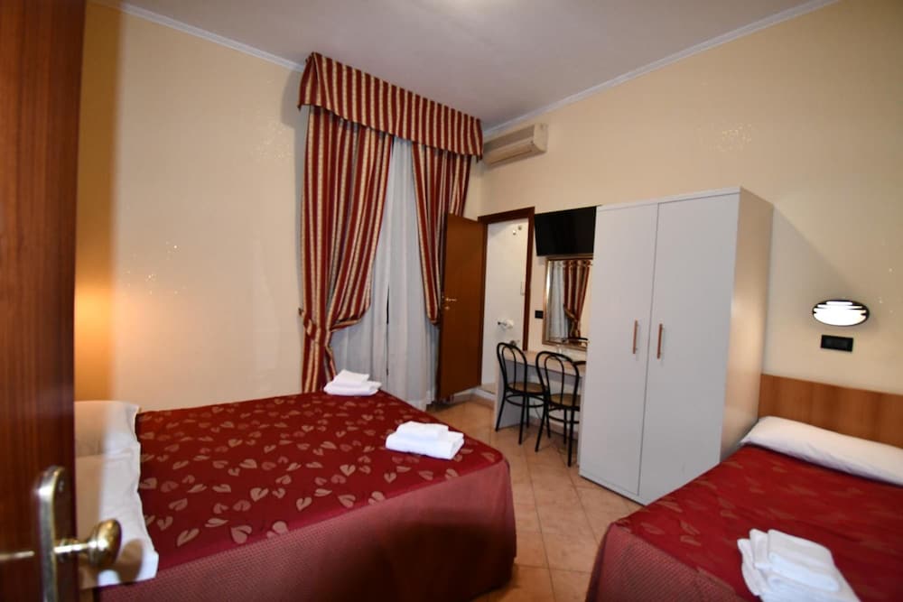 Hotel Ferrarese Roma 11/49