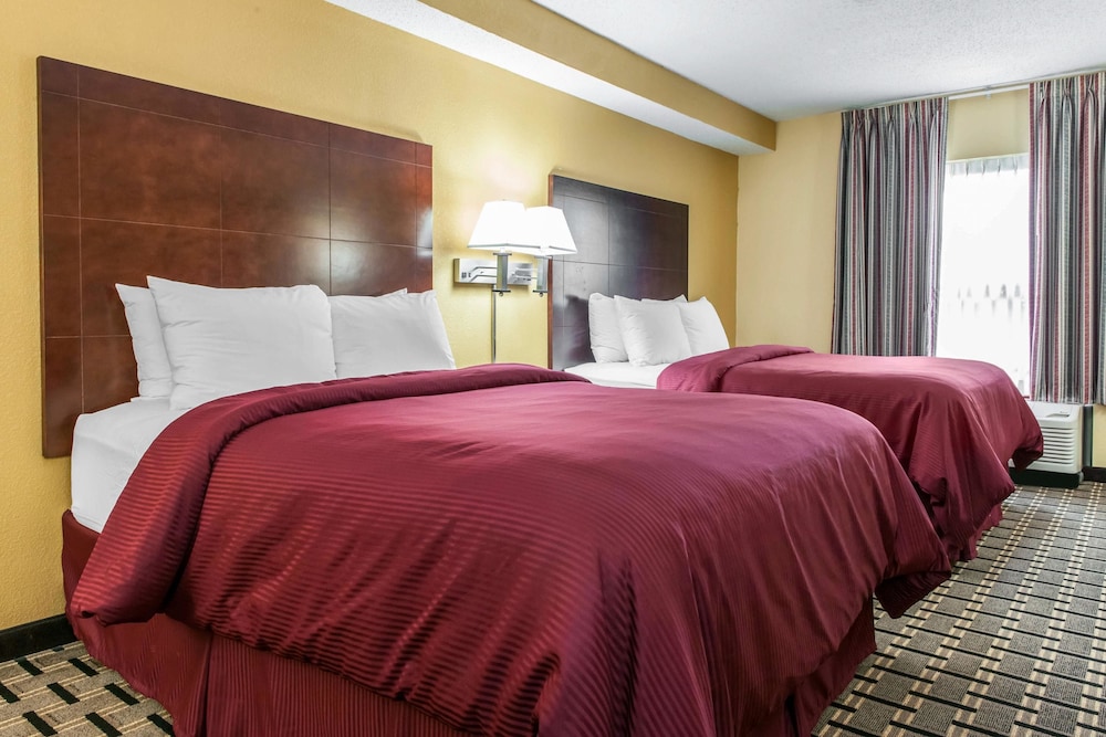 Clarion Inn & Suites Indianapolis Northwest 18/55