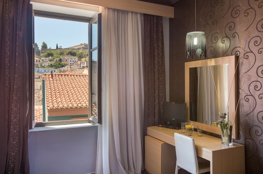 Aion Luxury Hotel 5/50