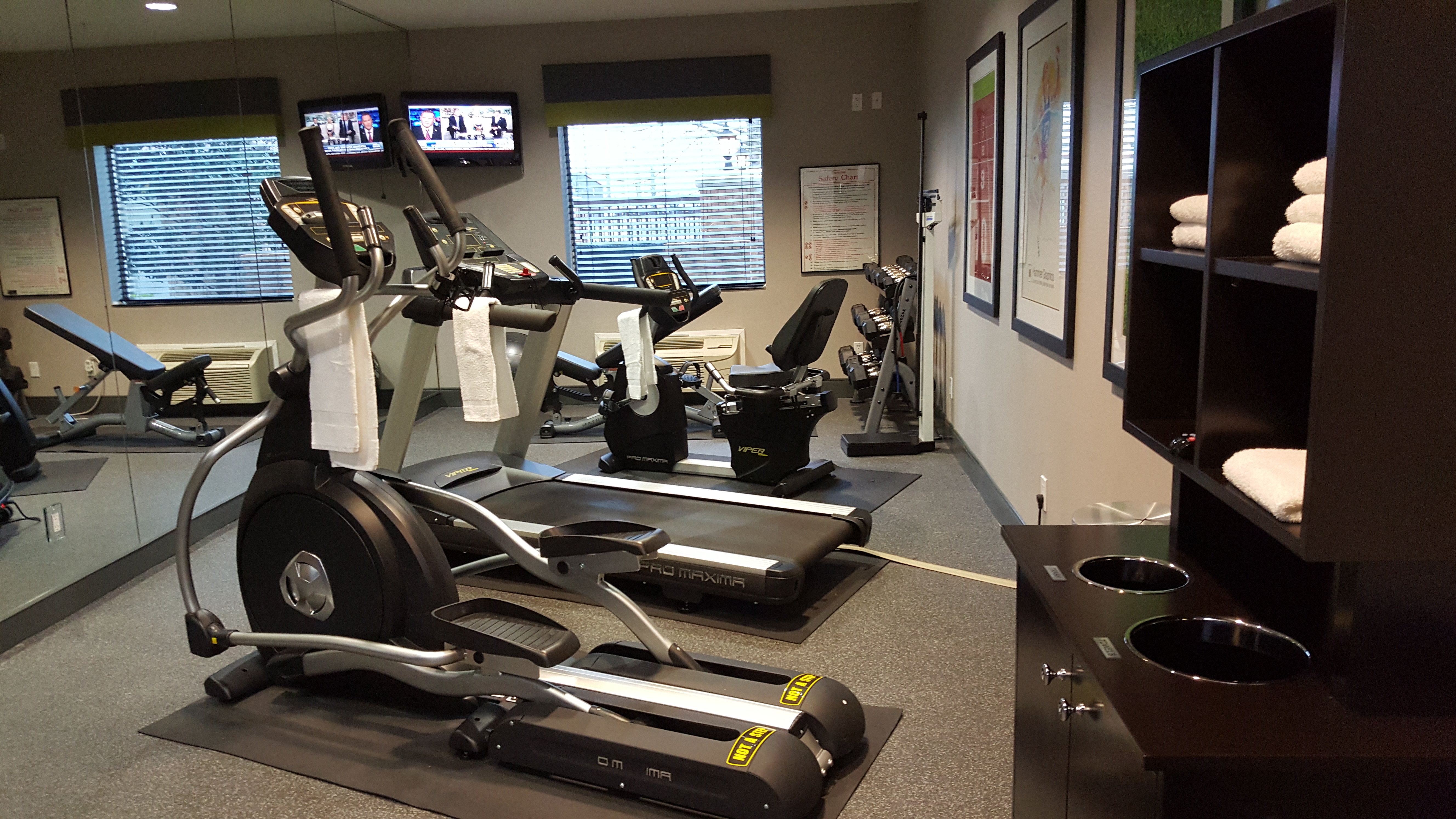 Holiday Inn Express Hotel Suites Pearland 25/38