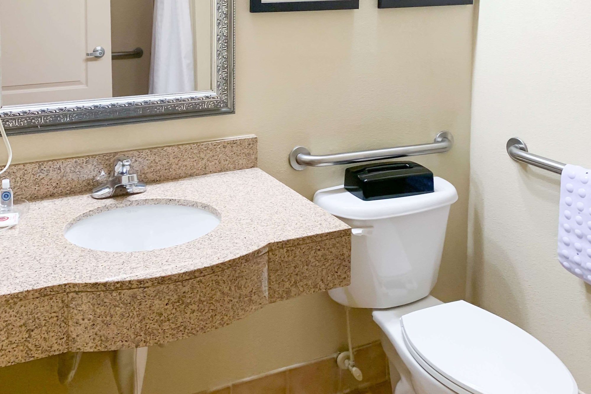 جناح بسرير كينج مع أريكة، Comfort Suites Morrow- Atlanta South 3/6