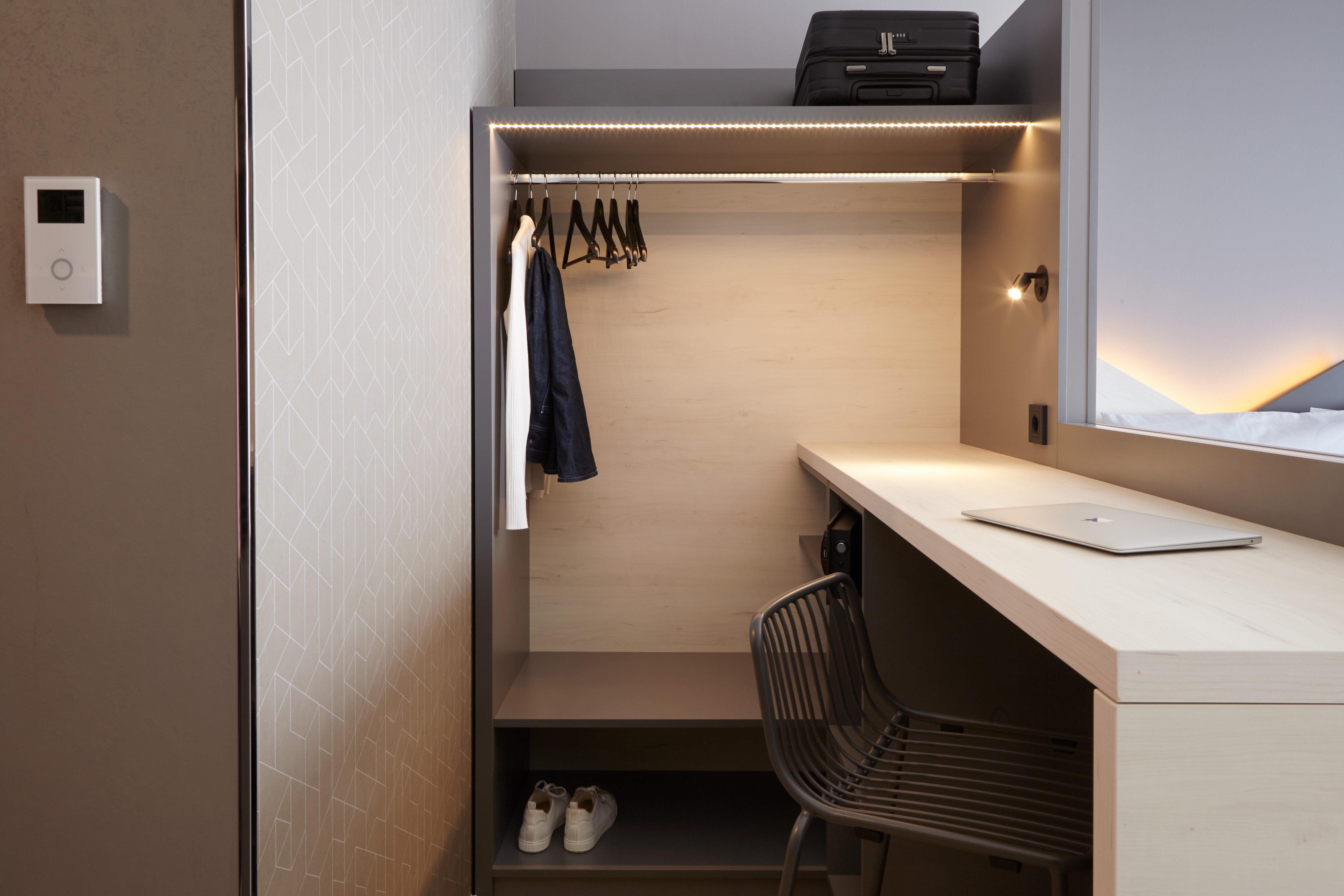Studio, Queen Bed, Kitchen