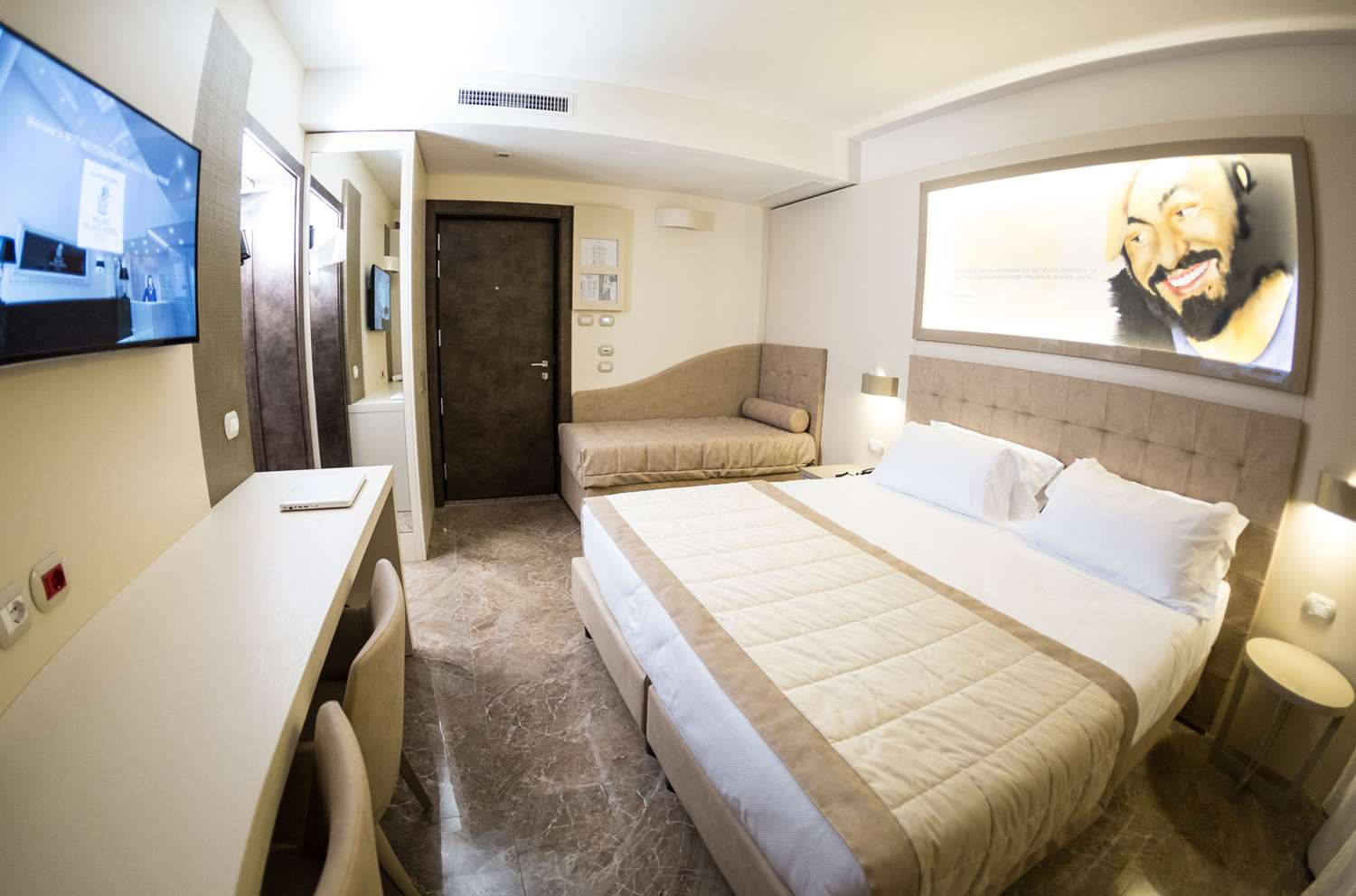 غرفة تنفيذية بسرير كينج مع أريكة، Best Western Premier Milano Palace Hotel 2/5