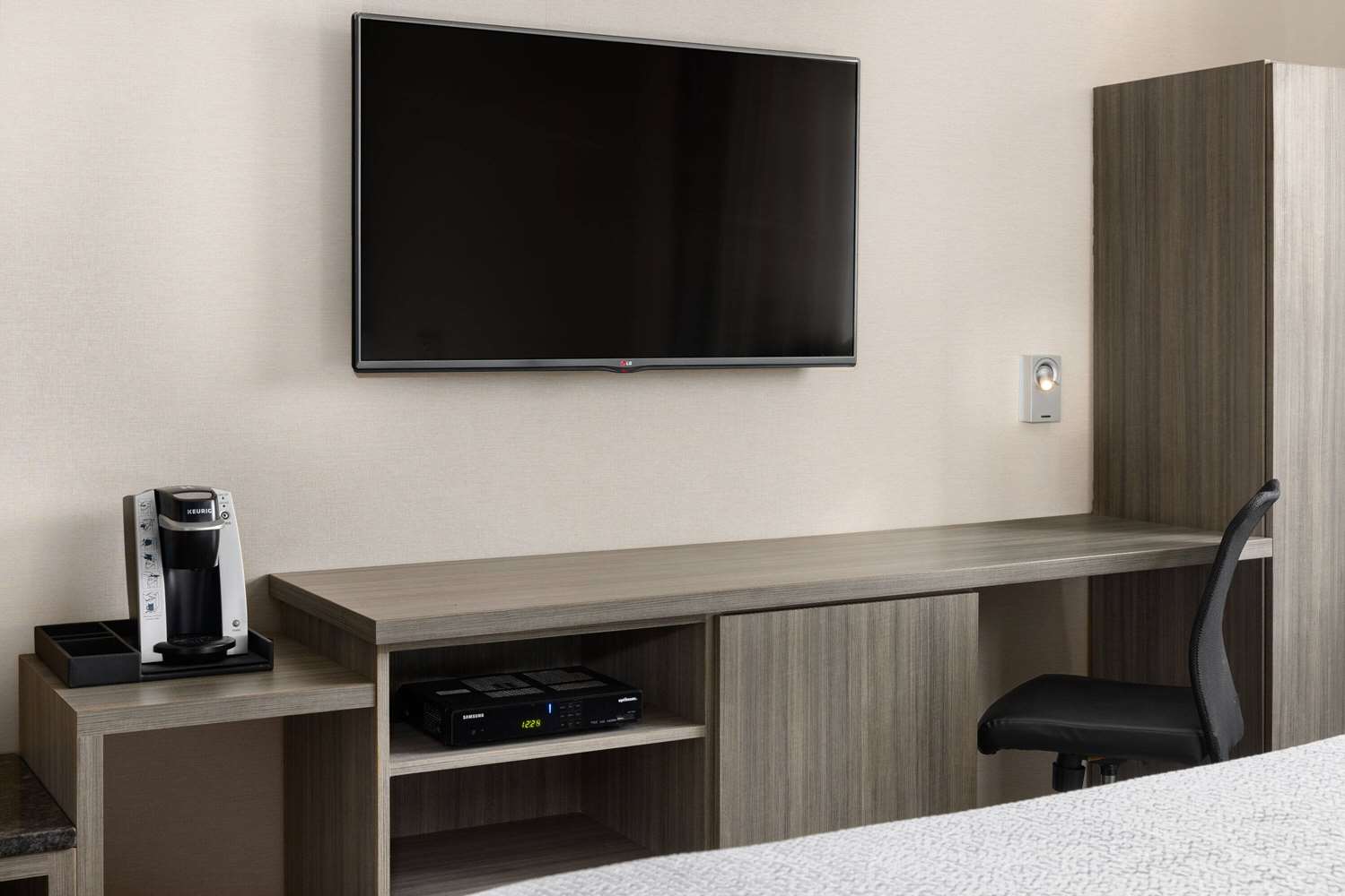 Ramada by Wyndham Bronx 45/55