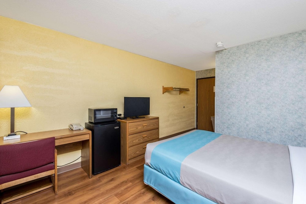 Motel6 Cedar Rapids, IA - Airport 35/57