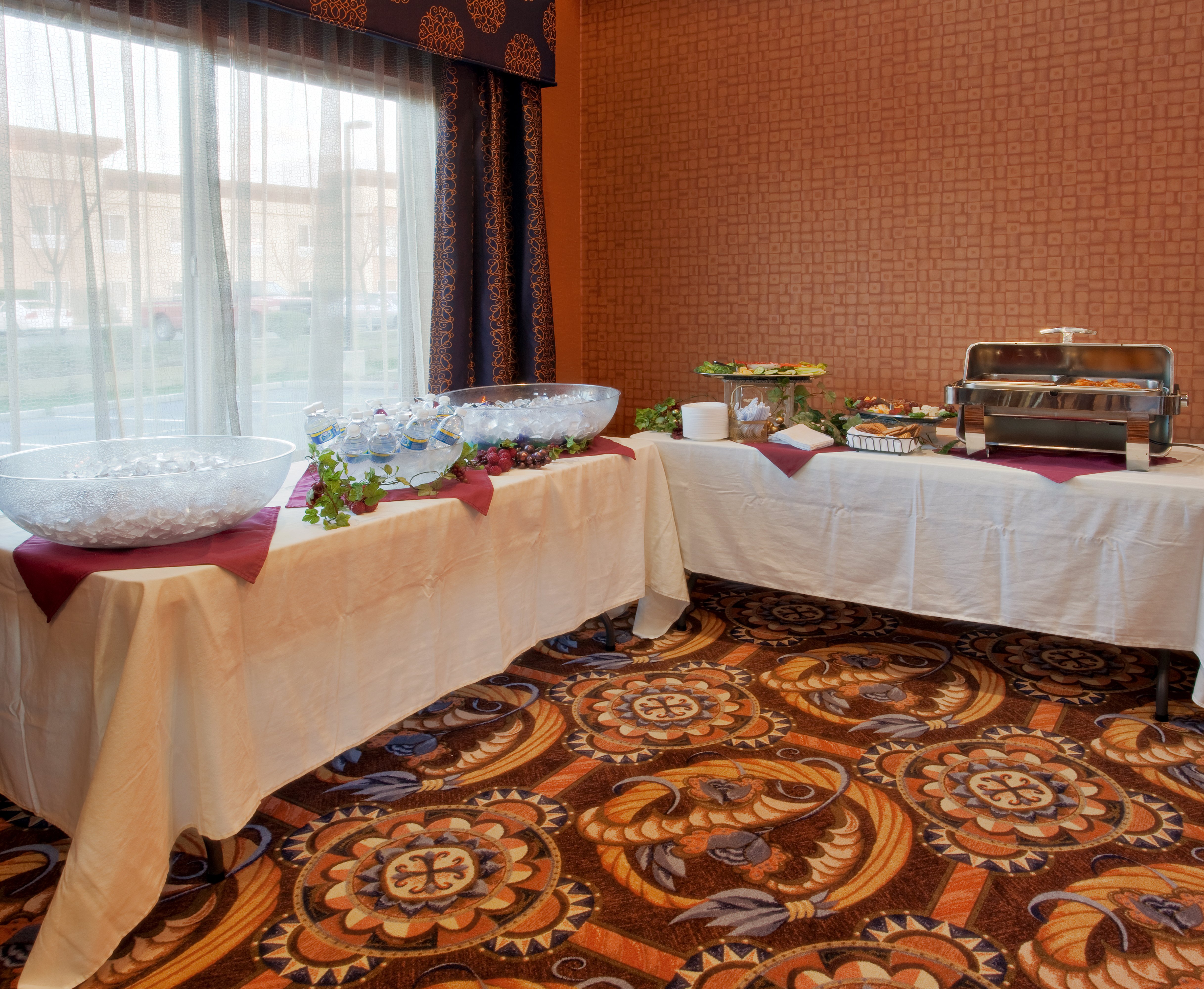 Holiday Inn Express Hotel Suites Sacramento Ne C 55/75