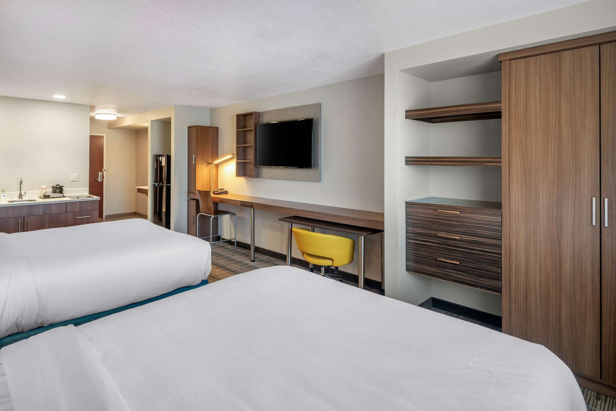 Efficiency, 2 Queen Beds, Accessible، MainStay Suites Coeur d Alene, ID 3/10