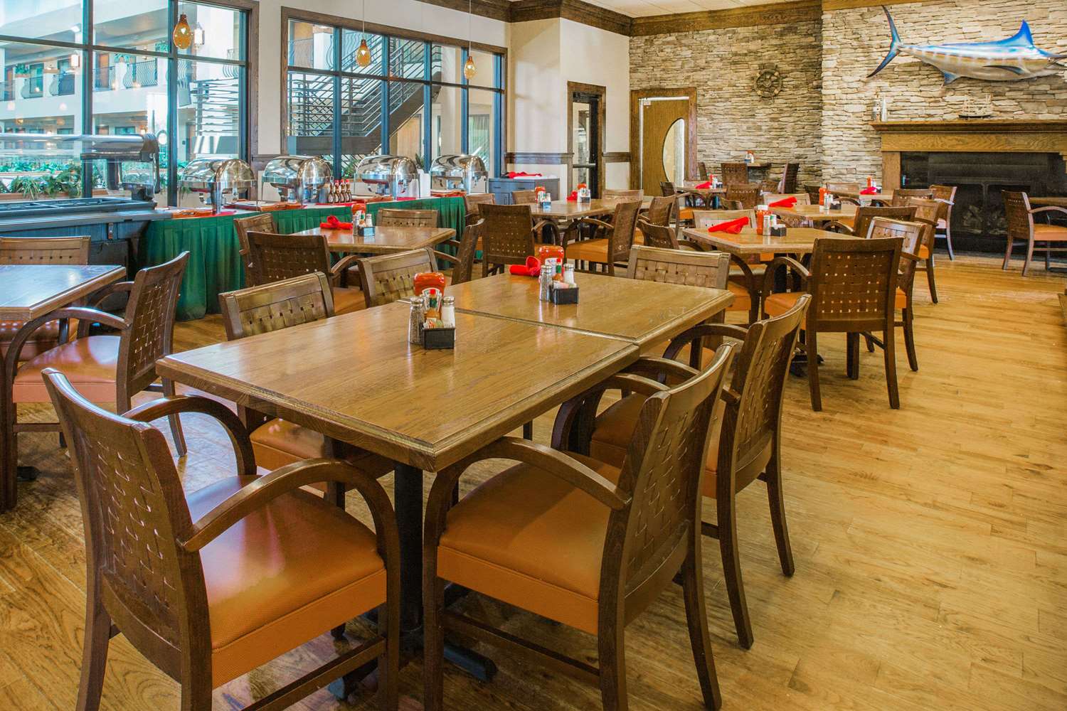 Ramada by Wyndham Des Moines Tropics Resort & Conference Ctr 5/18