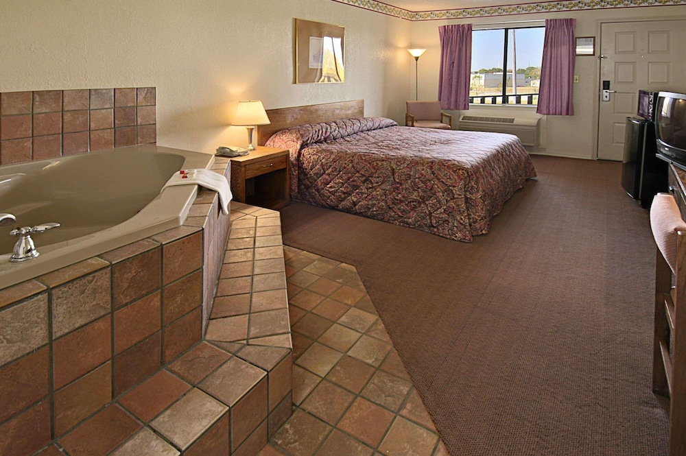 TRAVELODGE TULSA 6/17