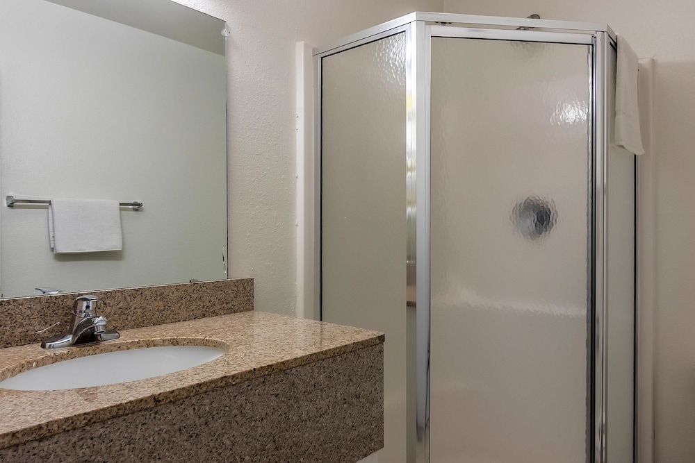 Motel6 Janesville, WI 17/52
