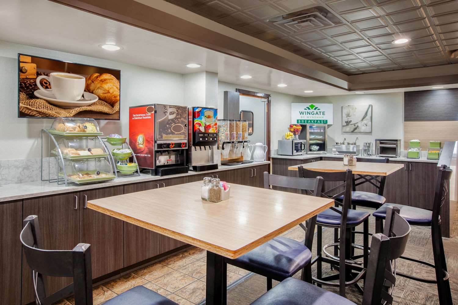 Wingate by Wyndham Detroit Metro Airport 23/44