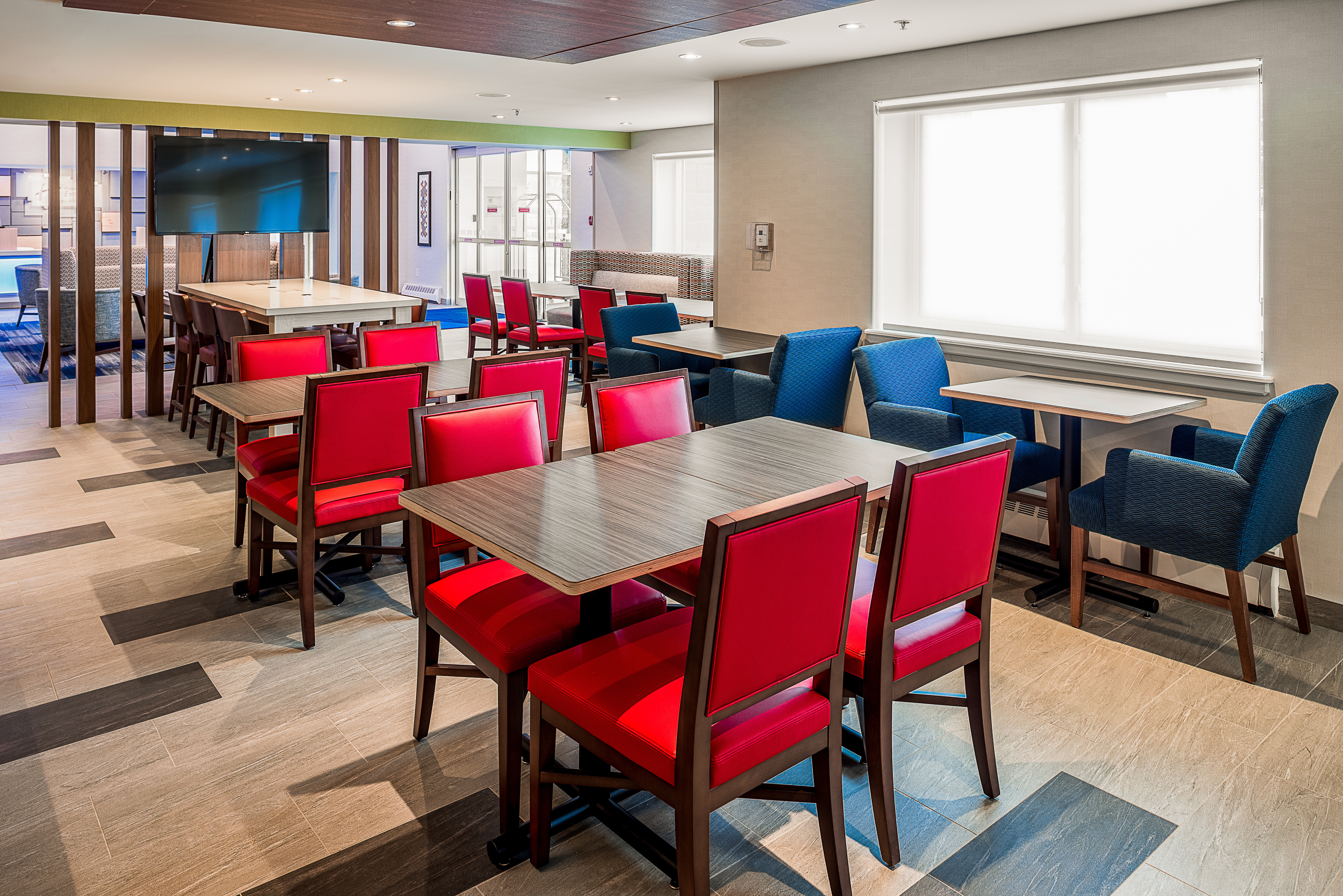 Holiday Inn Express And Suites Halifax Bedford 42/64