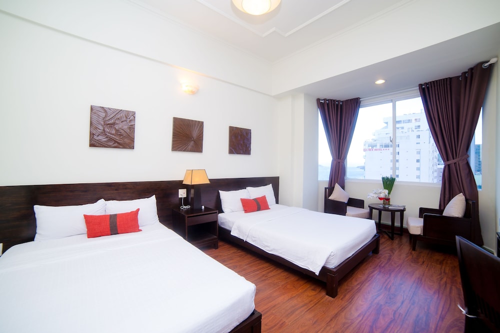 The Light Hotel Resort 20/70