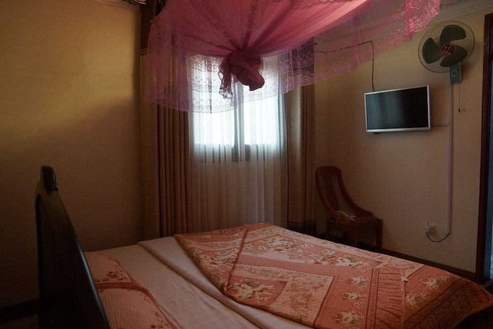 Entebbe Travelle'rs Inn 26/50