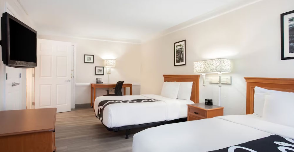 Baymont by Wyndham Fort Myers Central 20/27