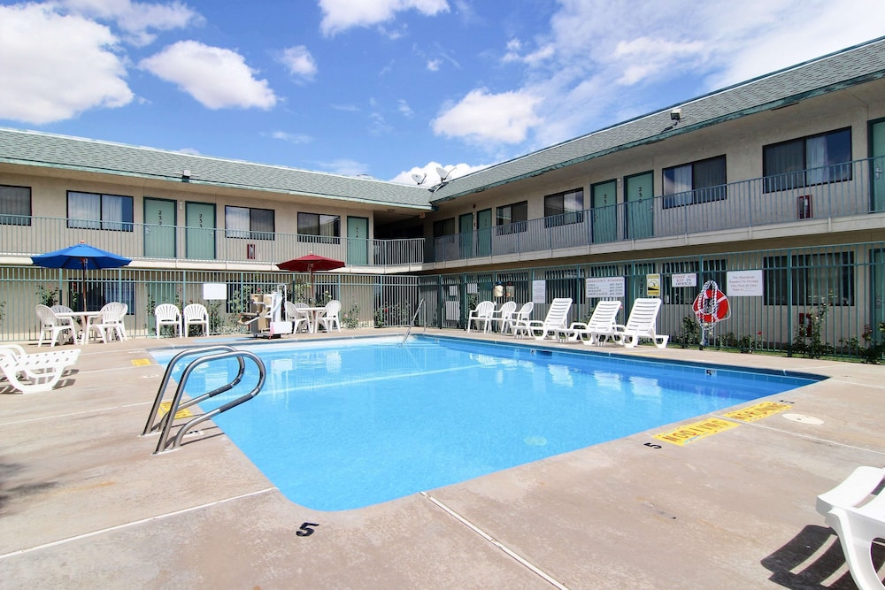 Motel6 Tucumcari, NM 67/71