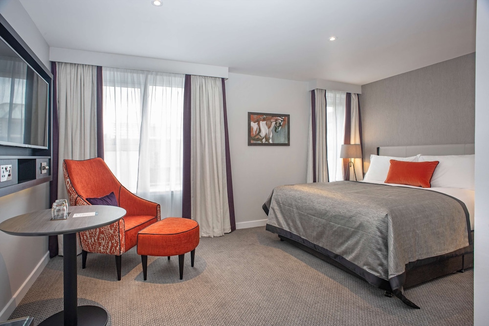 SUPERIOR, KING BED
