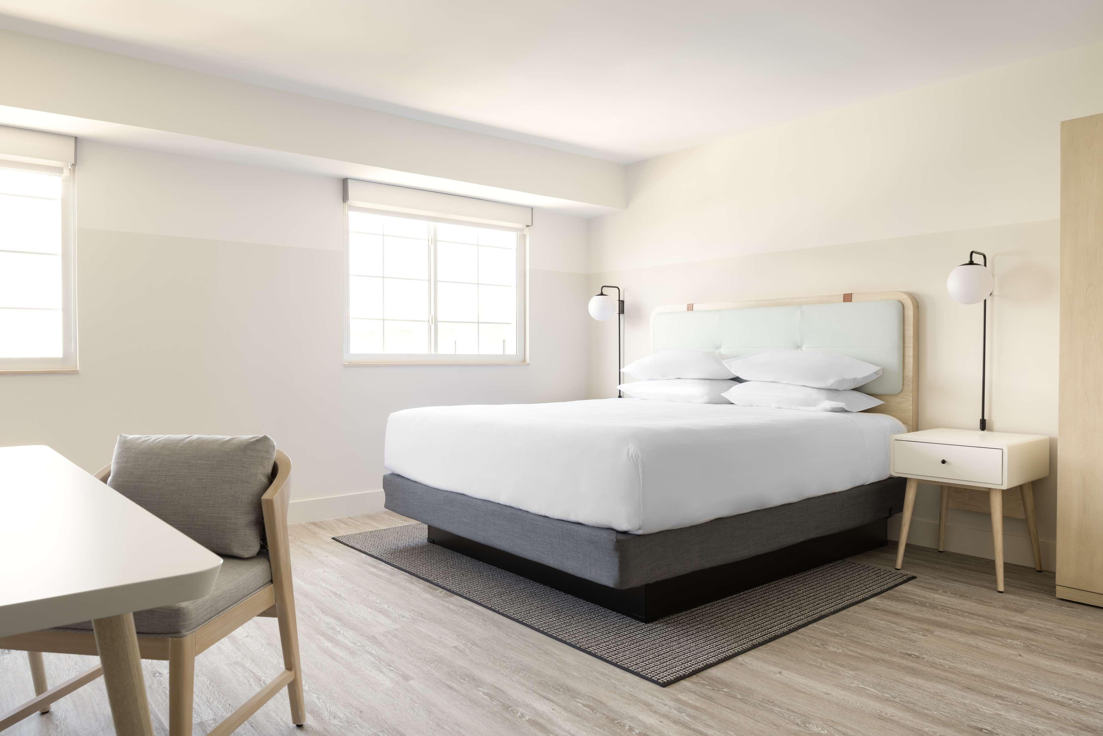Room at Hampton by Hilton Grand Cayman Seven Mile Beach, Seven Mile Beach
