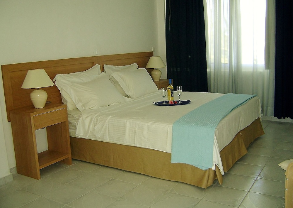 HOTEL MARILIZA BEACH 2/28