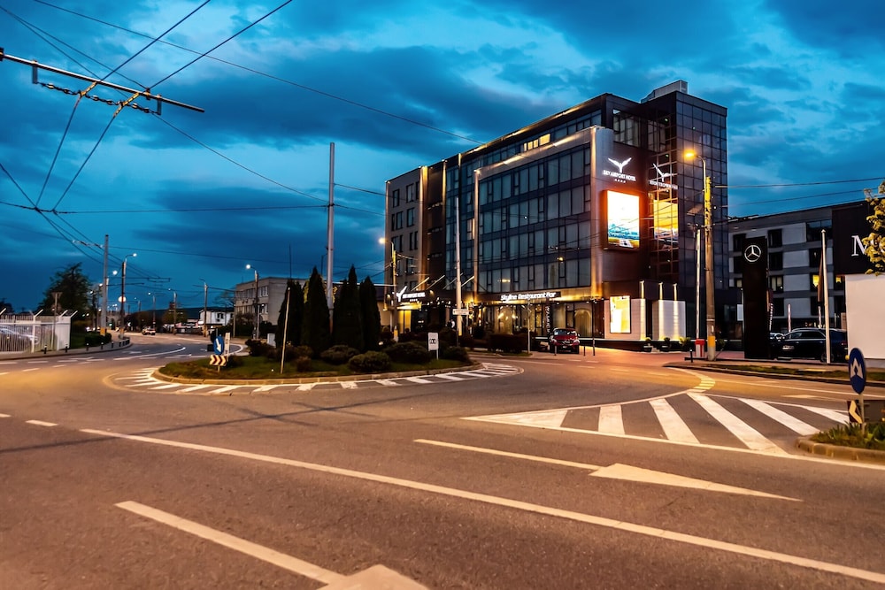 Sky Airport Hotel 55/61