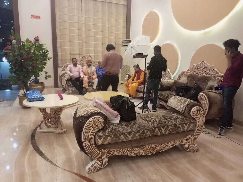 Devashish Hotel 16/27