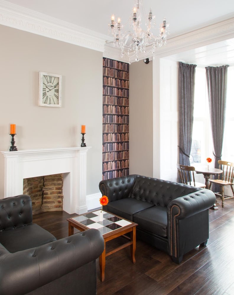 The Grosvenor Plymouth 43/64