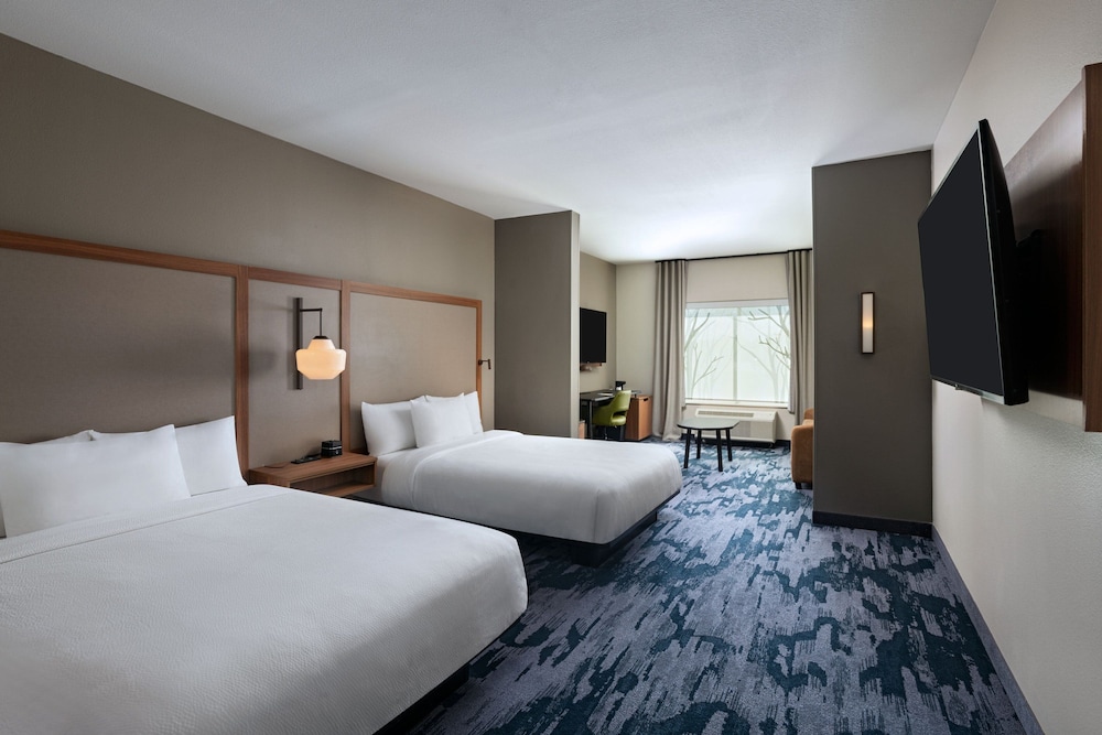 Suite, 2 Queen Beds, Sofa, Accessible