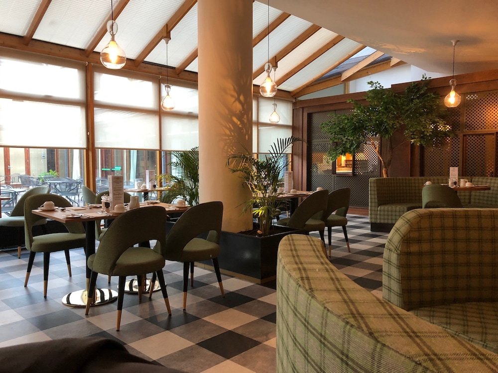 Tullamore Court Hotel 40/49