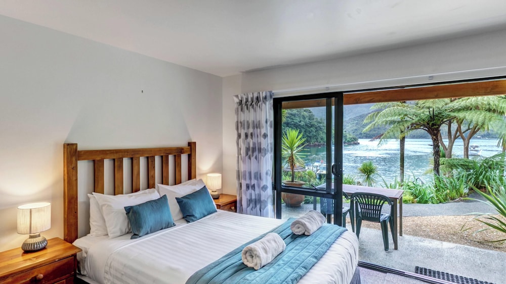 LOCHMARA LODGE 8/50