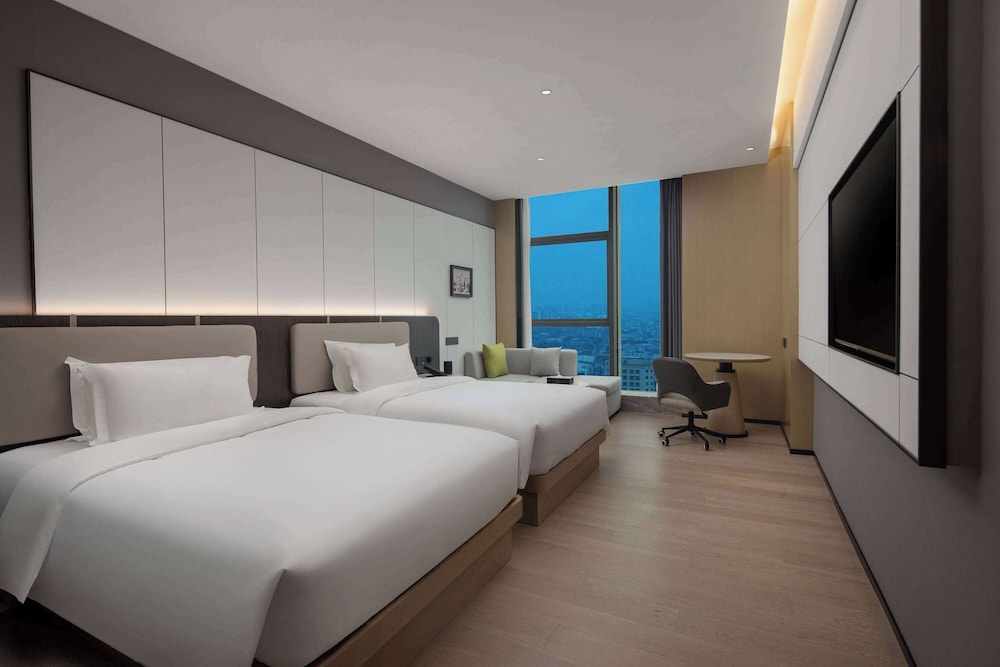PREMIER, 2 DOUBLE BEDS, CITY VIEW