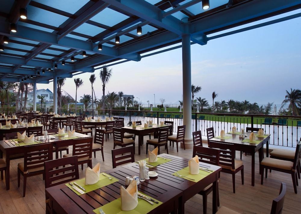 Sanya Seacube Holiday Hotel 26/49