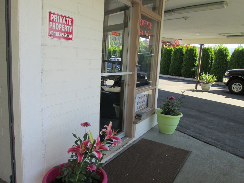 Town House Motel Inc 32/33