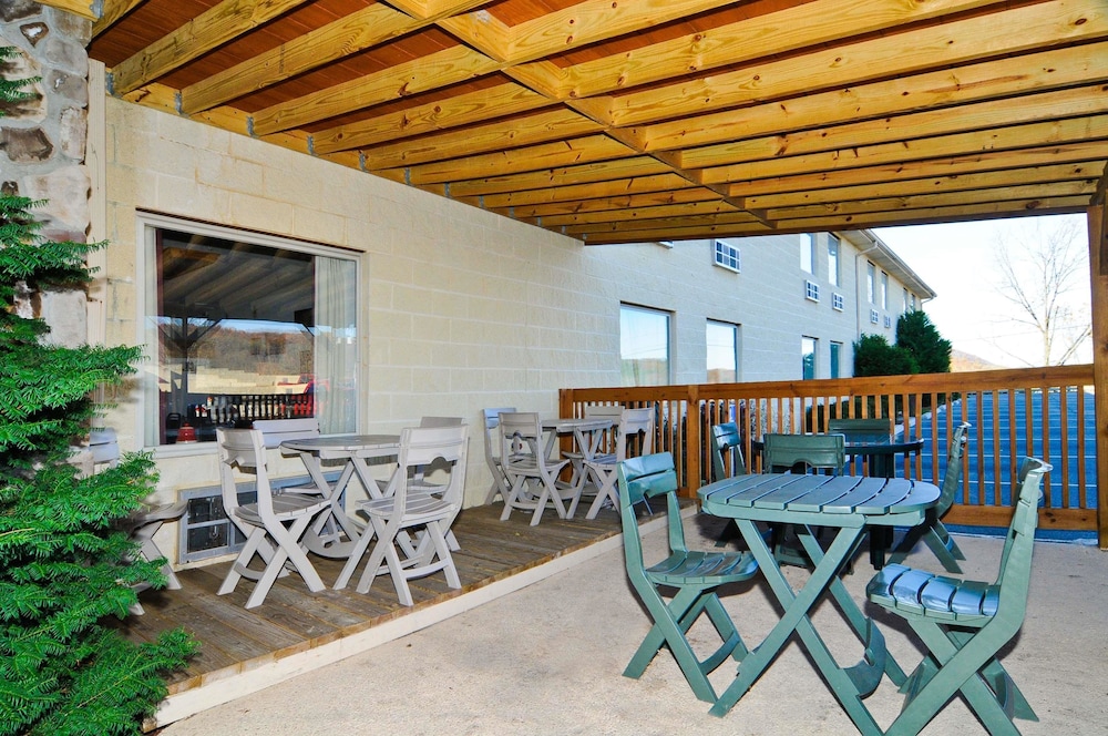 SureStay Plus by Best Western Berkeley Springs 23/38