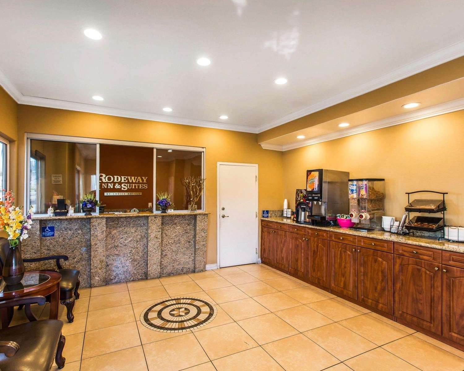 Rodeway Inn and Suites Corona 9/39