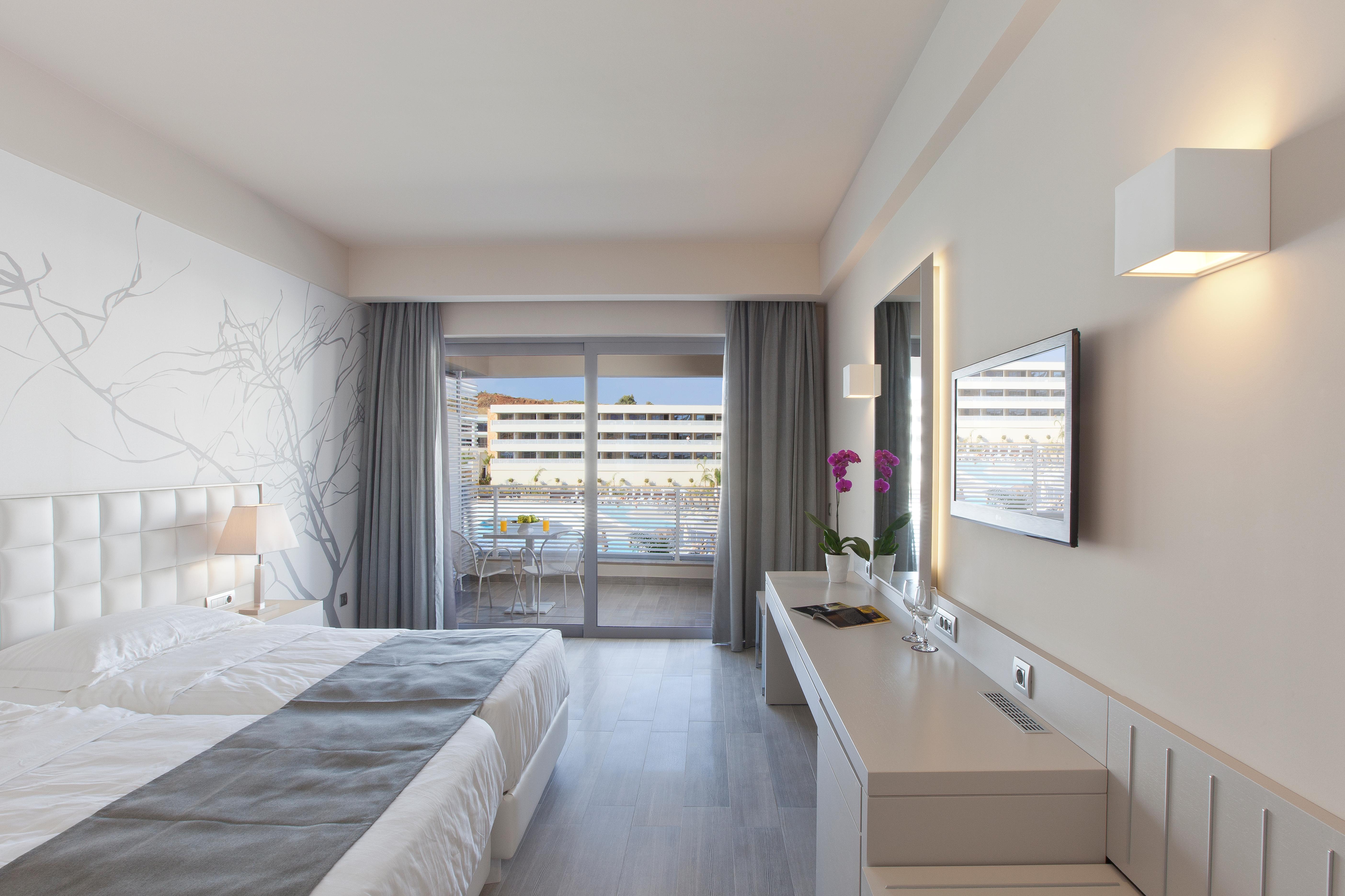 Deluxe, Double or Twin Bed, Lateral Side Sea View