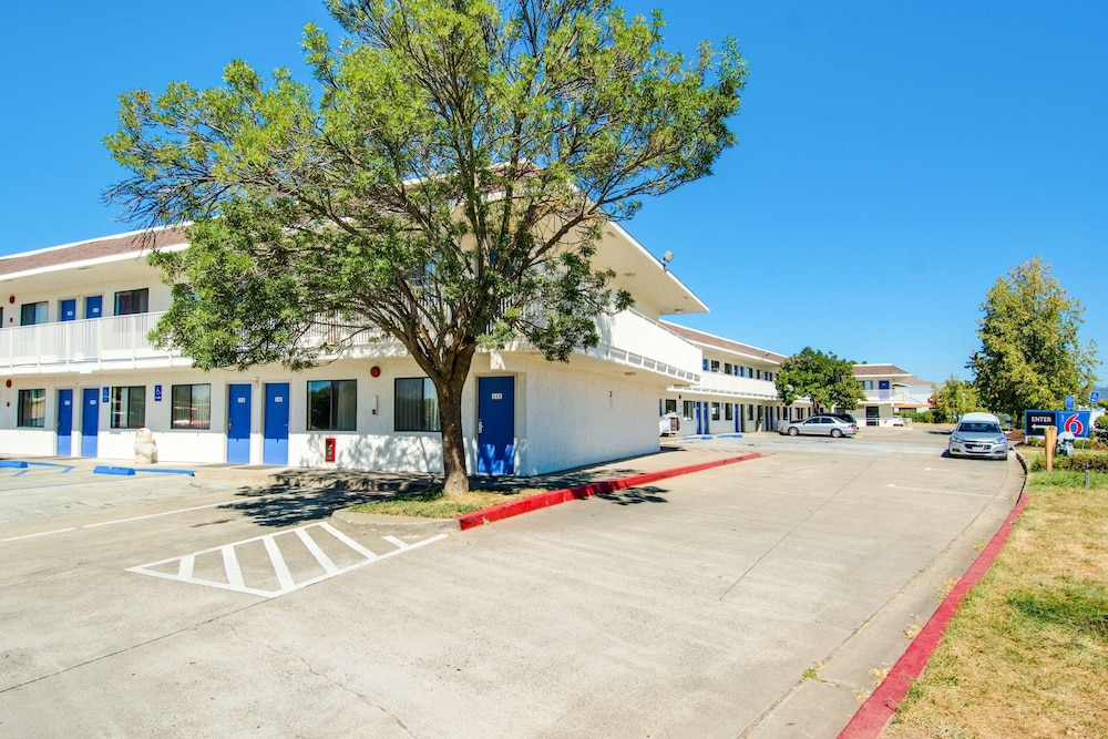 Motel6 Redding, CA - North 26/36