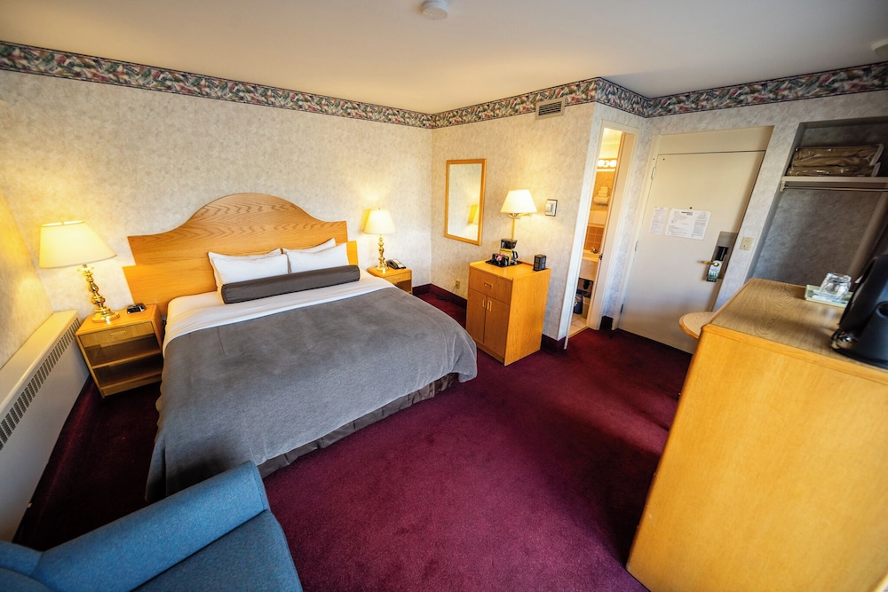 STANDARD, KING BED, SOFA