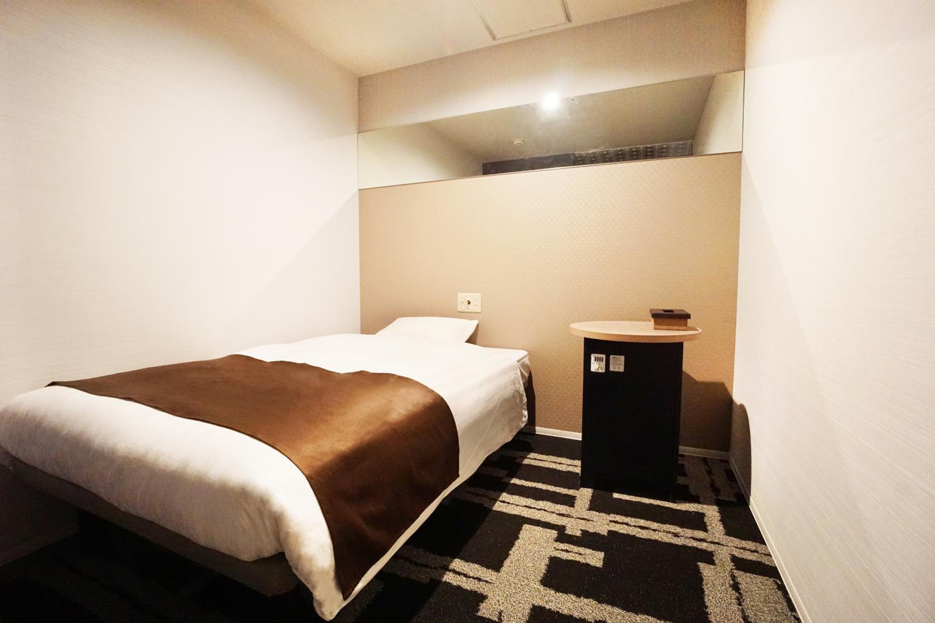 Capsule, Male Dorm