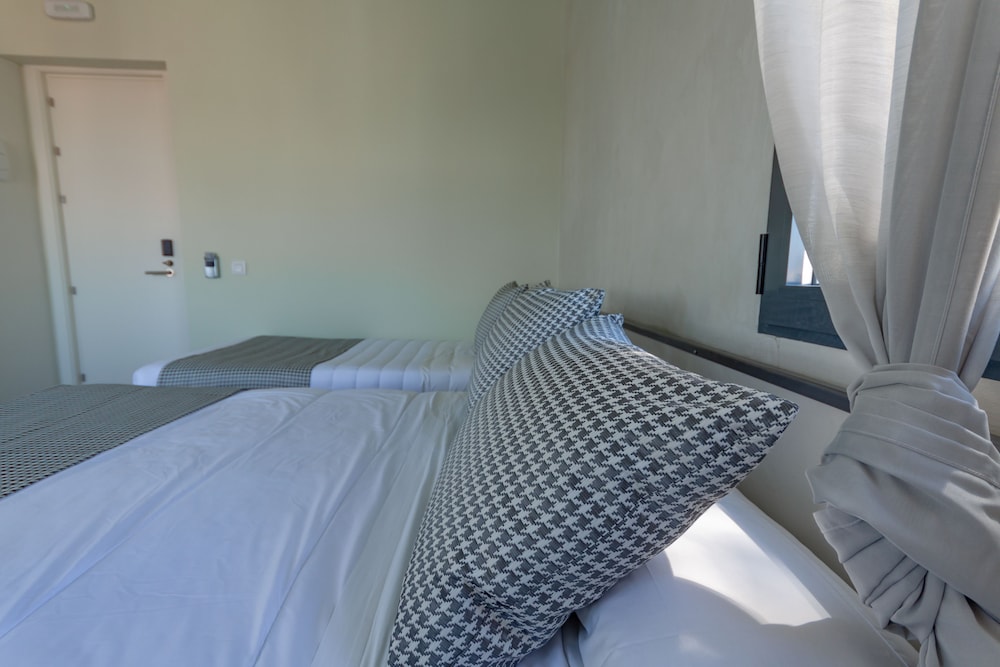 Hostal Charlotte 12/66
