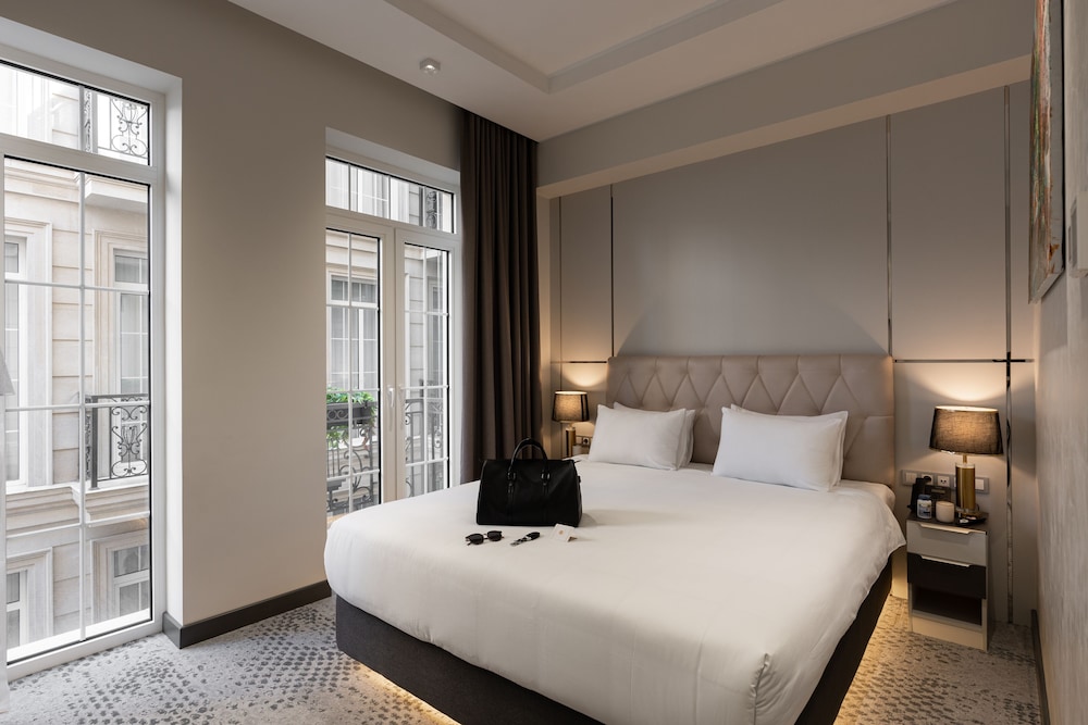 City, King Bed
