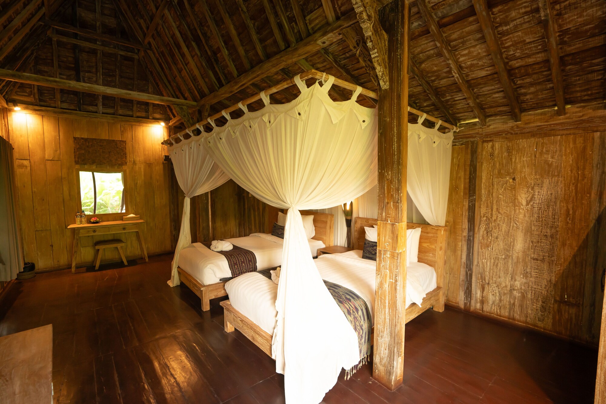 JOGLO, VILLA, TWIN BEDS