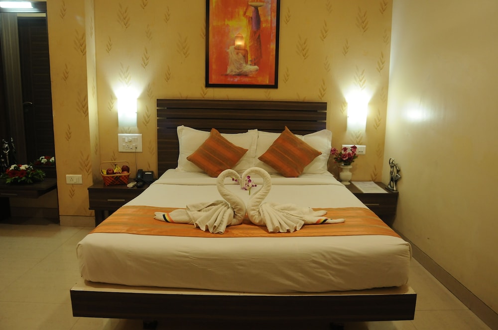 HOTEL MADHAV 11/34