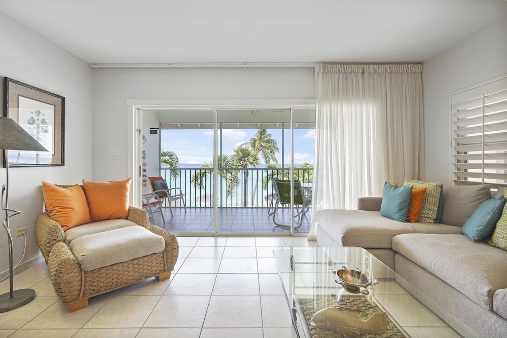 Aqua Bay Club Luxury Condos 23/50
