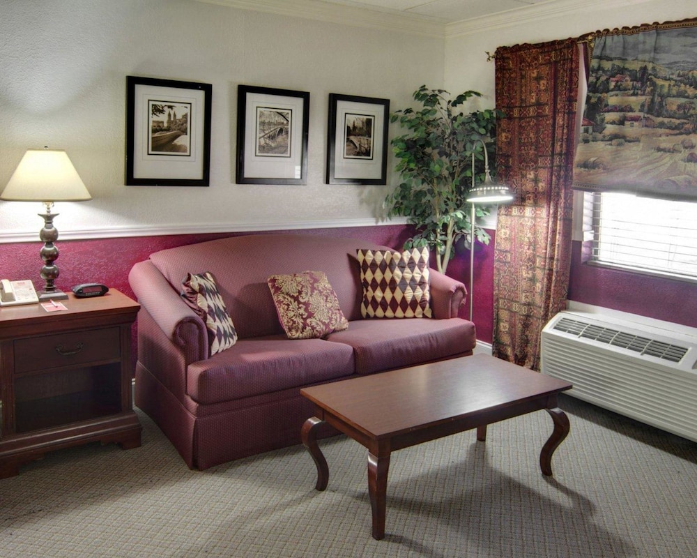Rodeway Inn Conference Center El Dorado 20/31