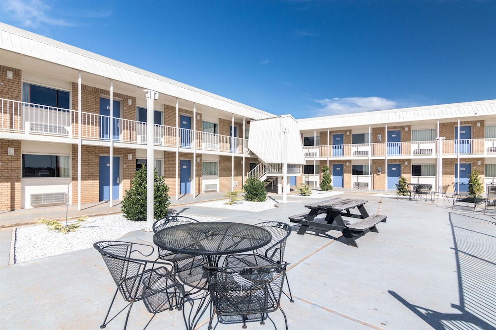 Motel 6 Clinton OK 5/64