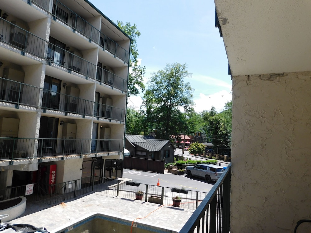 Oak Square Condominiums 3/50