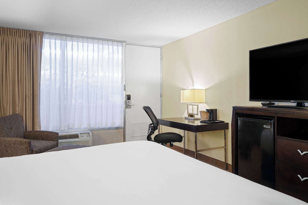 Travelodge by Wyndham Gaylord 33/46