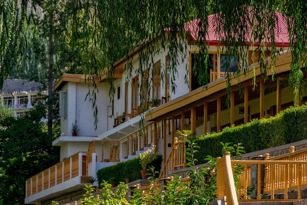 Hunza Serena Hotel 56/57